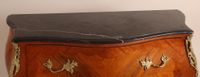 Commode sauteuse de forme galbée toutes faces, en bois de pl… (photo 4)