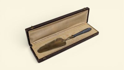 Pelle à tarte avec manche en argent fourré poinçon Minerve 1…