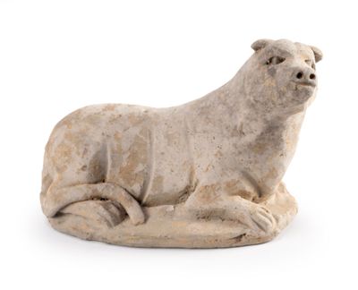 SUJET en terre cuite à légère engobe représentant un chien c…