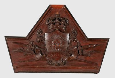 Royal Picardy Le Touquet Fronton en chêne sculpté à décor en…