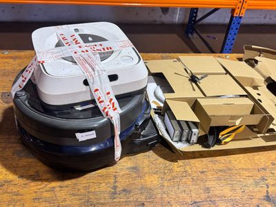 LOT ROBOTS ASPIRATEURS ET CONSOMMABLES - Photo 1