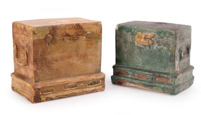REUNION DE DEUX COFFRES FUNERAIRES en grès à glaçure verte p…