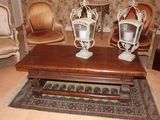 a table with two lamps on top of it in a living room