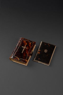 Lot en écaille et incrustation d'or en forme d'étoile compre…