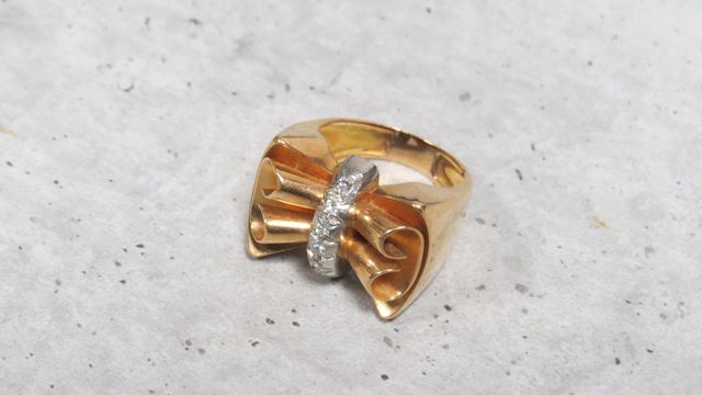 Bague en or jaune 750 millièmes et platine 850 millièmes, le cent...