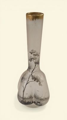 BACCARAT (attribué à) Petit vase soliflore à panse quadrilob…