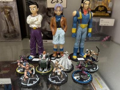 Lot de figurines et miniatures de collection comprenant pers…