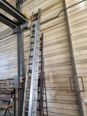 2 échelles + 1 escabeau ** Retrait des lots impératif : - di… - Photo 1