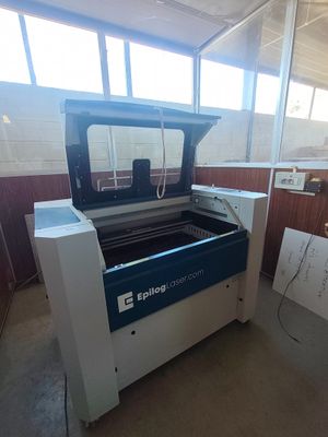 l'image d'une machine installée dans une pièce