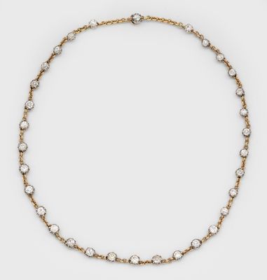 un collier en or et diamants