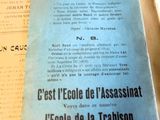 un livre posé sur une table