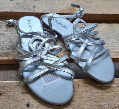 45 / 1 paire de sandales - KOOKAI - Pointure 39 /// CO…