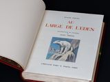 un livre ouvert sur lequel figure l'image d'un ours polaire