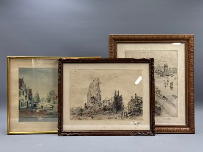 trois dessins, encadrés et non encadrés, représentant des bâtiments et une rivière