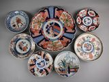 many plates that are arranged in a circle on the wall