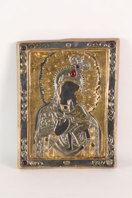 une image représentant une icône de la Vierge Marie plaquée argent et or