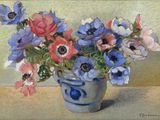 une peinture de fleurs dans un vase bleu sur une table