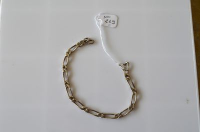 Une gourmette en argent, poids 11,40 g