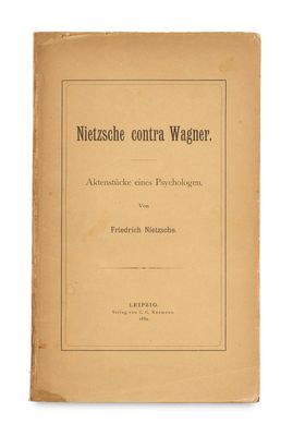 un vieux livre avec un titre en noir et blanc