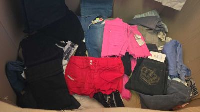 21 / LOT DE 195 kg DE VETEMENTS DE TAILLES ET MARQUES …