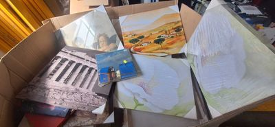 5 / 1 palette de 140 kg contenant : tout type de table…
