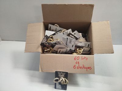 une boîte en carton contenant tout un tas de fils électriques