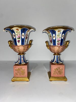 deux vases superposés