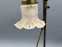 Lot de deux lampes dont une Tulipe de style 1900 (accidentée… (photo 5)