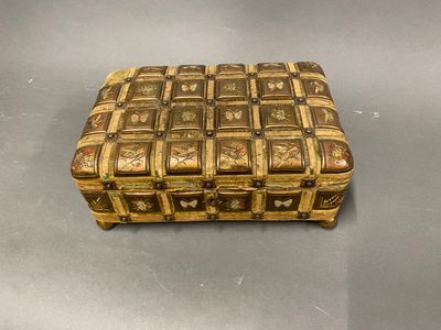 Coffret à bijoux à âme de bois à décor de papier maché, fleu…