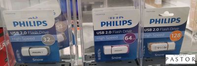 de nombreuses clés USB Philips exposées dans un magasin