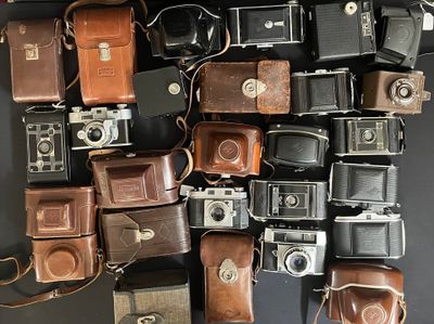 a lot of old cameras that are on the table