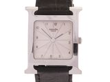 une photo d'une montre carrée blanche avec un bracelet en cuir noir