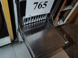 un lave-vaisselle sur lequel figure un numéro