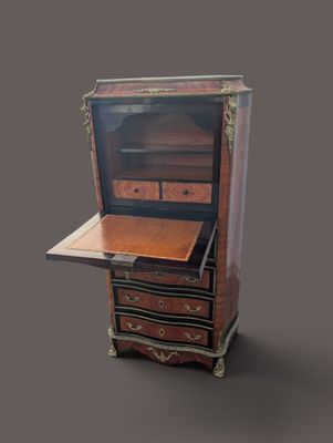 une image représentant une armoire en bois avec des tiroirs et un tiroir en dessous