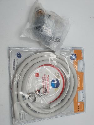 une photo d'un cordon et d'une prise dans un emballage