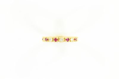une bague en or jaune sertie de pierres roses et blanches