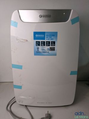 un purificateur d'air blanc posé sur un plan de travail