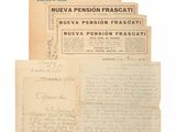 un ensemble de vieilles lettres et de documents comportant des inscriptions manuscrites
