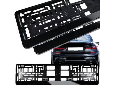 une plaque d'immatriculation noire avec l'image d'une voiture en arrière-plan