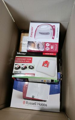 Lot d'objets diverses dont : trancheuse, aspirateur, bouilloire électr - Photo 1