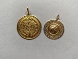 une paire de pièces d'or sur lesquelles est représentée une tête de lion