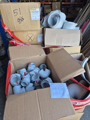 Grand lot de coudes PVC pour les tuyeaus d'isolation différe…