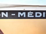 a sign that says bon - medti on the side of a building