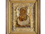 une icône de la mère de Jésus dans un cadre doré