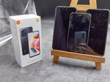quelqu'un prend une photo de son téléphone portable dans la boîte