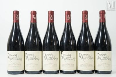 six bouteilles de vin sont alignées dans une rangée