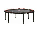 un petit trampoline noir et orange sur fond blanc