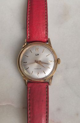 LIP Montre de ville en métal doré à mouvement mécanique. -bo…