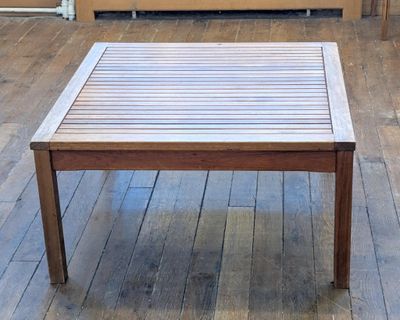 FSC, XXe, table basse carrée d'extérieur en teck, petit cart…