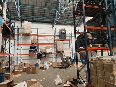 LJ SAS CMCMRS DISTRIBUTION. 1 ensemble de racks à palettes comprenant  - Photo 1